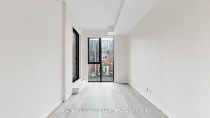 Property Photo:  109 Erskine Avenue 204  ON M4P 0G6 