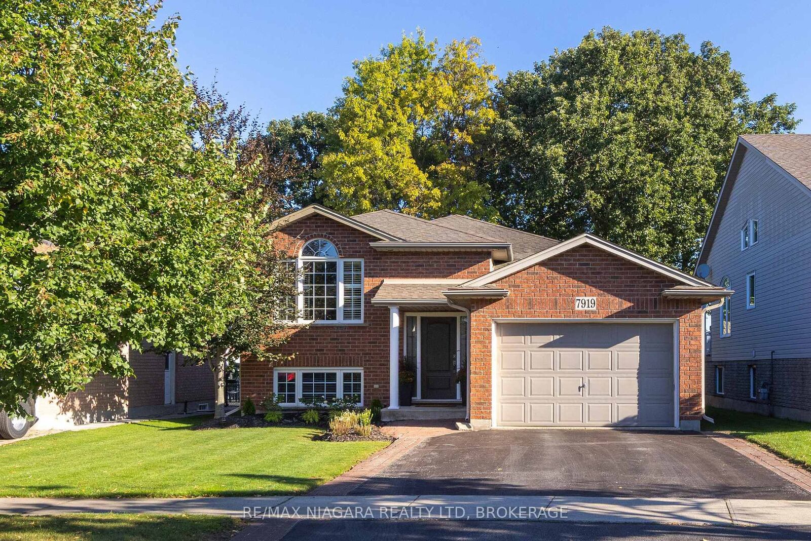 Property Photo:  7919 Fleming Drive  ON L2H 3H9 