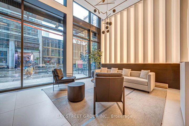 Property Photo:  400 King Street W 2416  ON M5V 1K2 