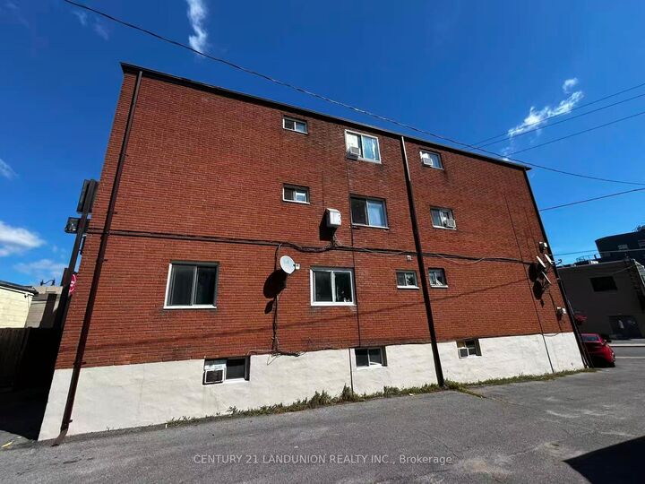 Property Photo:  442 Macdonnell Street  ON K7L 4E4 