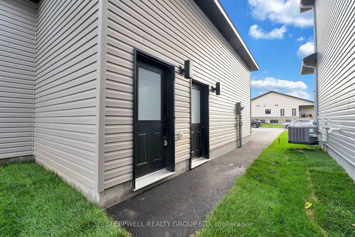 Property Photo:  447 Annette Drive B  ON K0A 1W0 