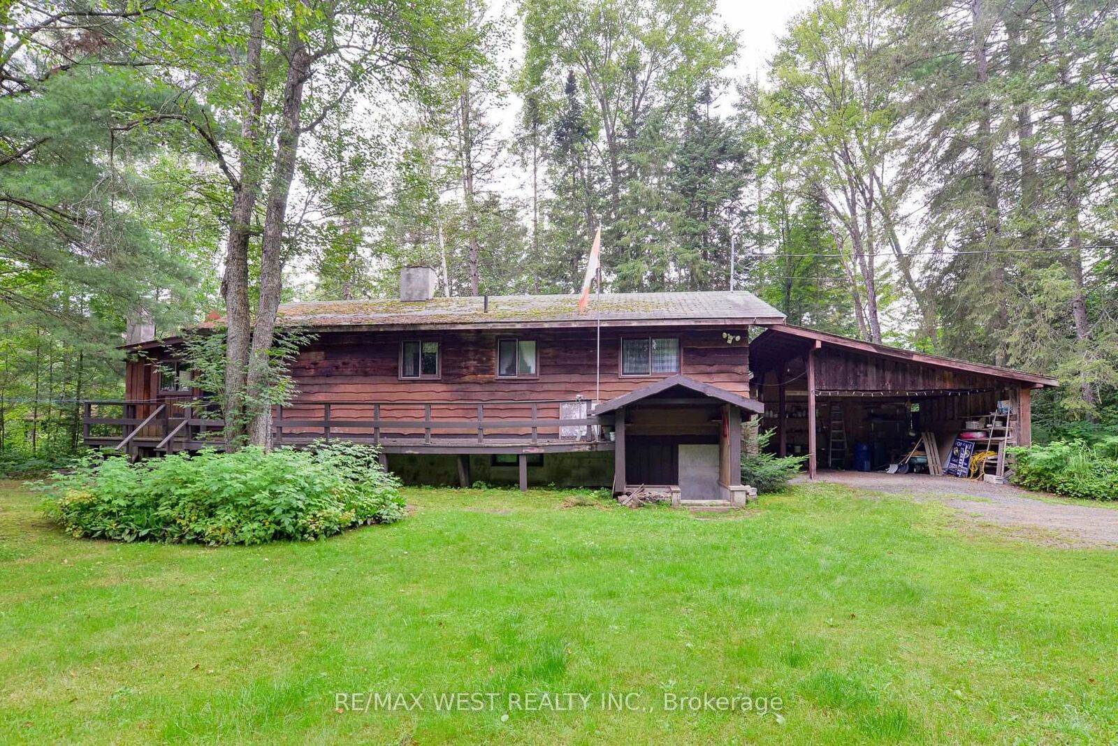 Property Photo: 52 Robert Road W ON P1H 2J4