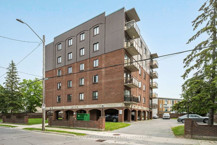 Property Photo:  315 Regent Street 201  ON K7L 4K7 