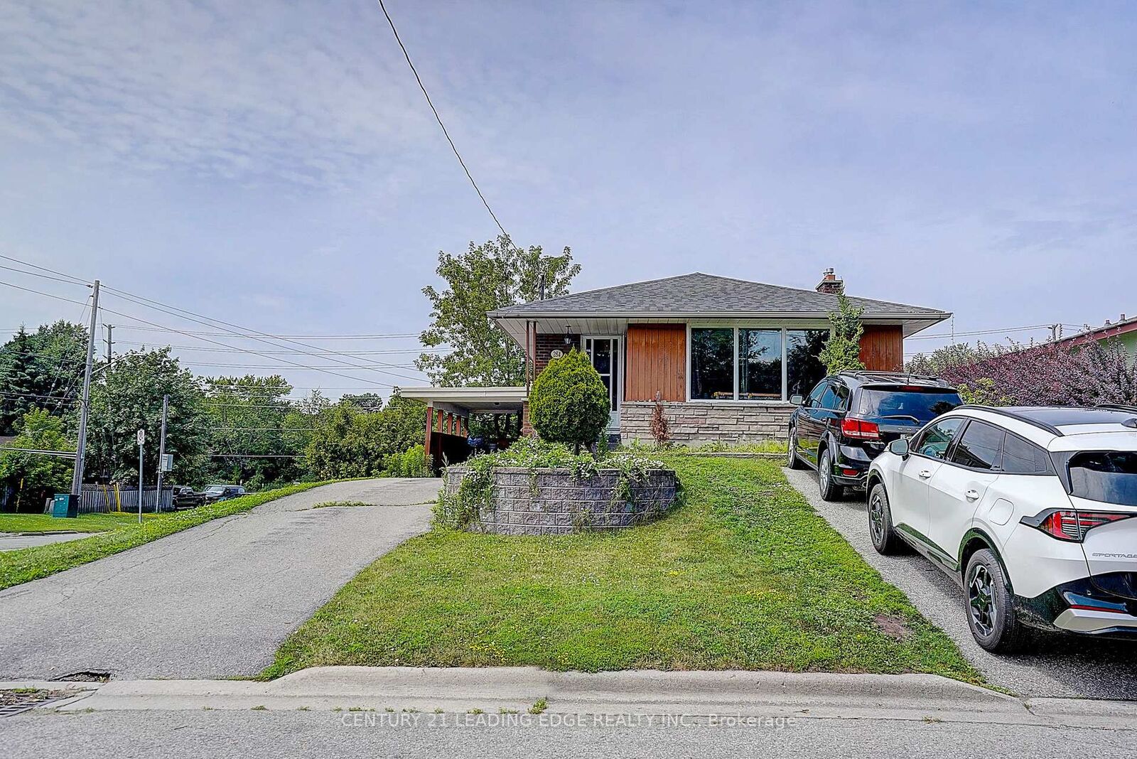 Property Photo:  284 Dover Street  ON L1G 6G6 