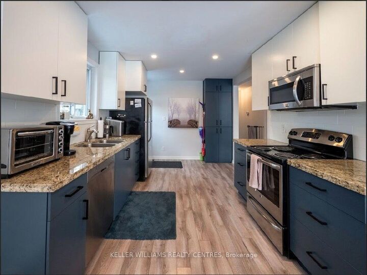 Property Photo:  807 Greenfield Crescent Upper  ON L3Y 3B2 