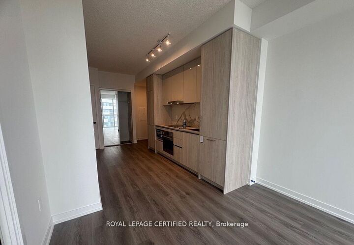 Property Photo:  225 Commerce Street 5515  ON L4K 0R1 