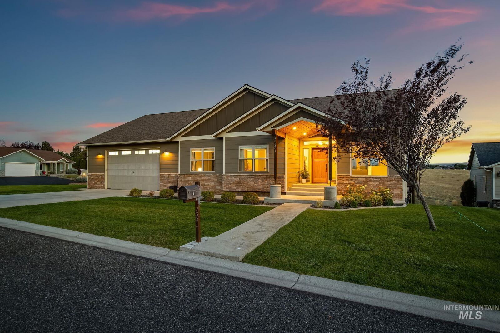 Property Photo:  2501 Westridge Court  WA 99403 