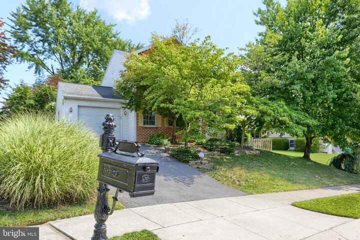 Property Photo:  3 Cedar Court  PA 17025 