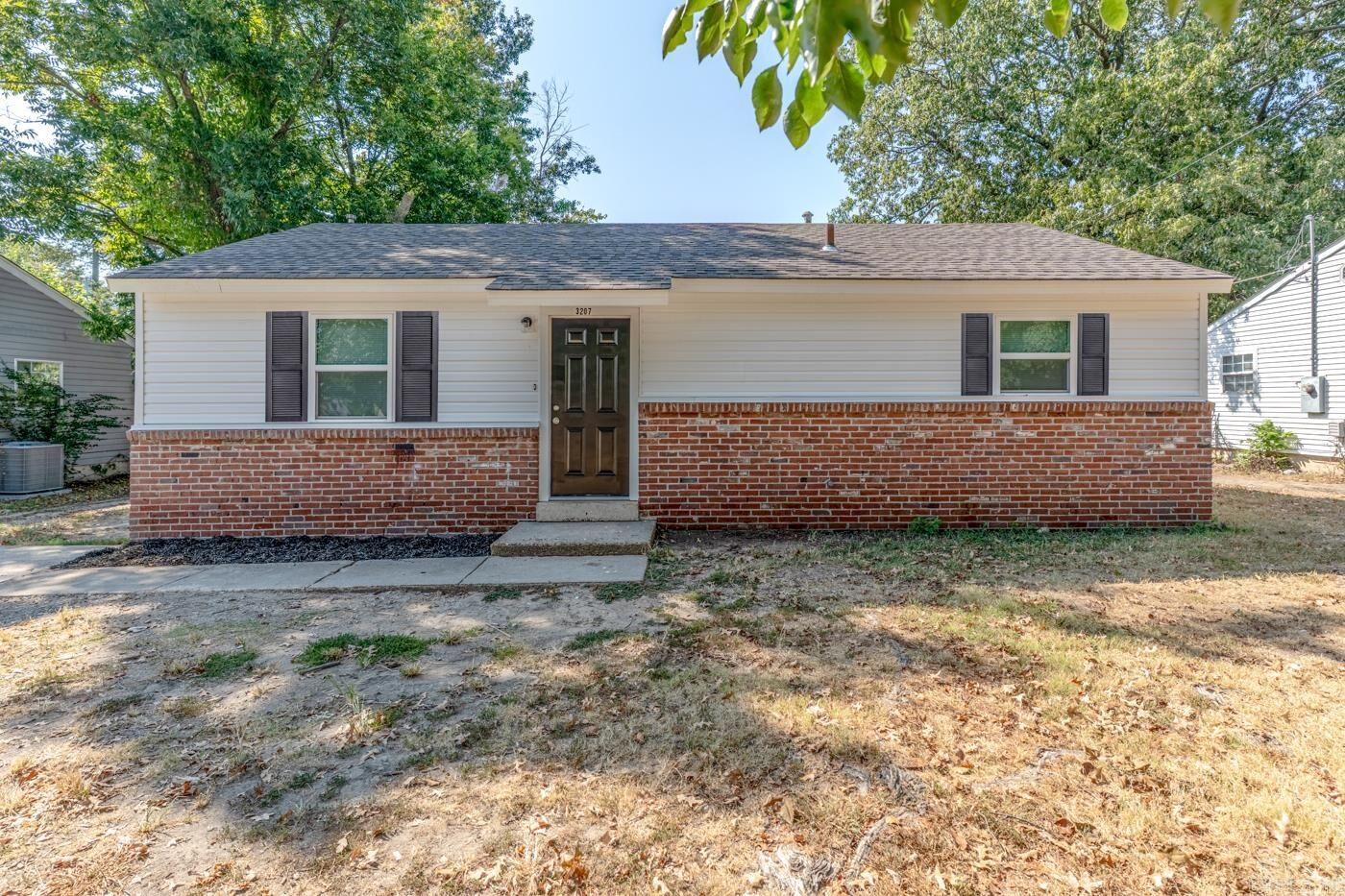 Property Photo:  3207 Fairview Dr  AR 72401 