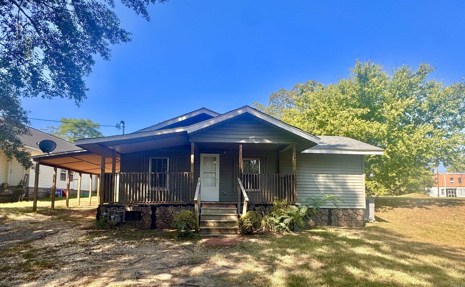 Property Photo:  207 N Spring Street  AR 72150 