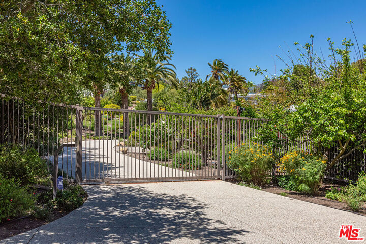 Property Photo:  28873 Boniface Dr  CA 90265 