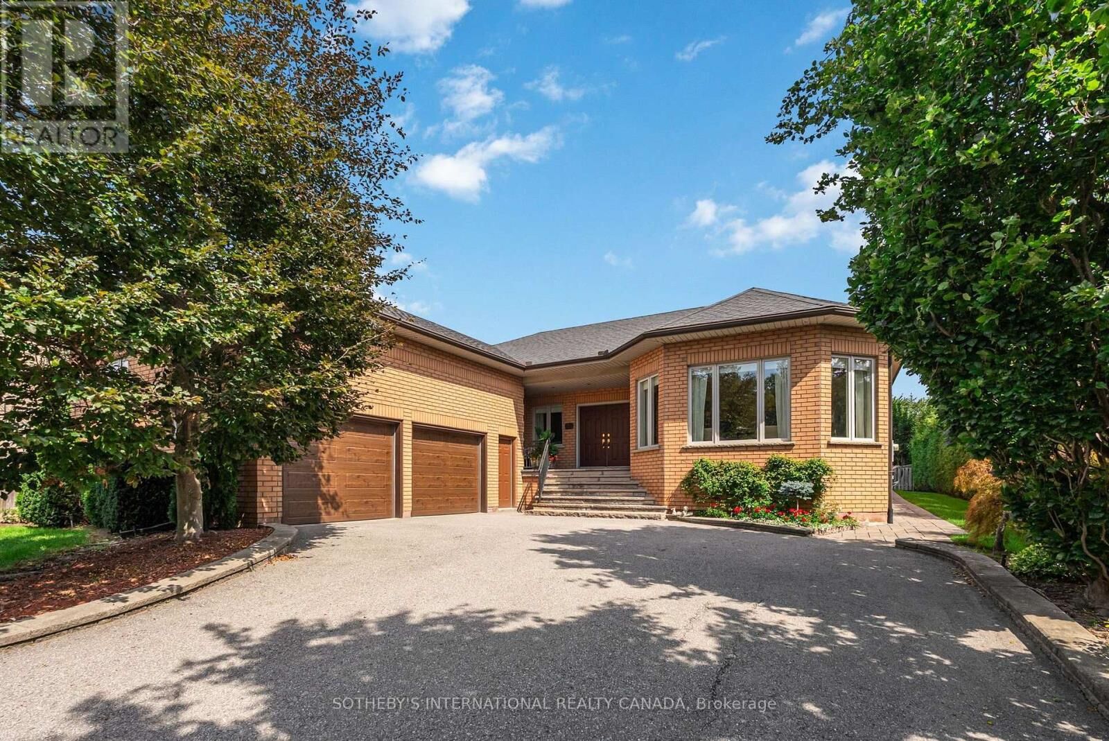 Property Photo:  83 Burndean Court  ON L4C 9W5 