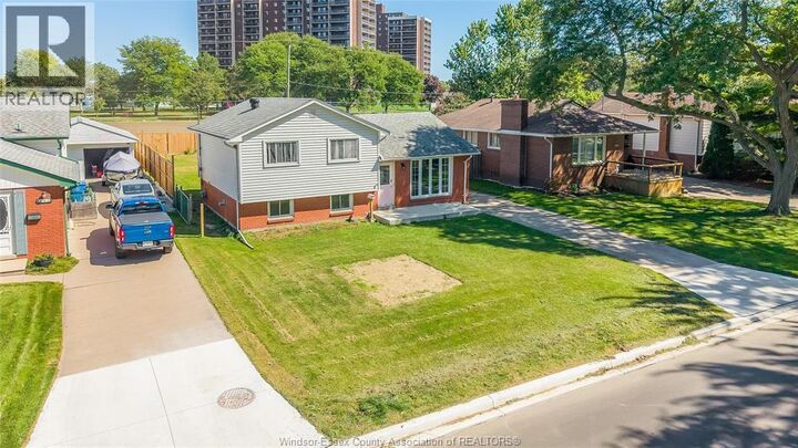 Property Photo:  368 Carling Crescent  ON N8S 3X8 