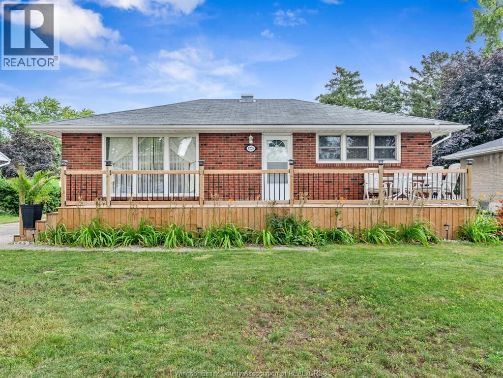 Property Photo:  3226 Woodlawn Avenue  ON N8W 2J2 