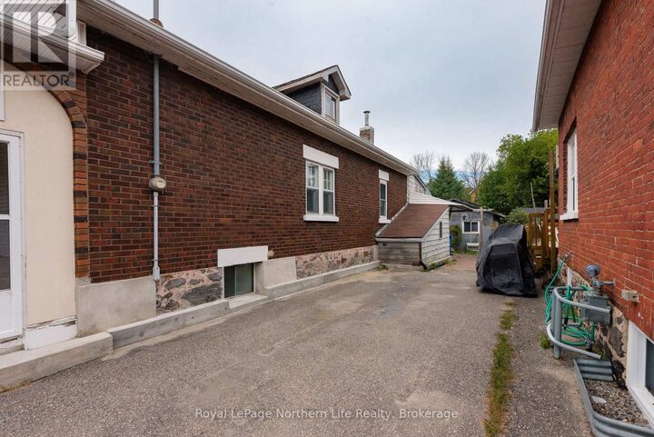 Property Photo:  840 Front Street  ON P1B 6N5 
