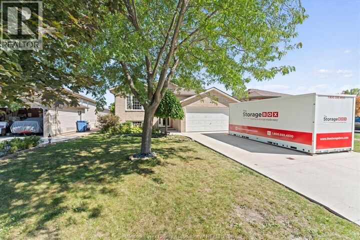 Property Photo:  584 Pettypiece Drive  ON N9V 4C9 