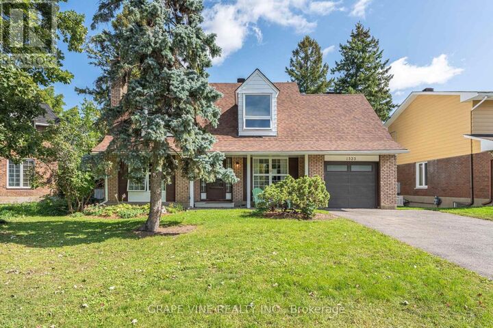 Property Photo:  1323 Fernwood Drive  ON K1V 7J8 