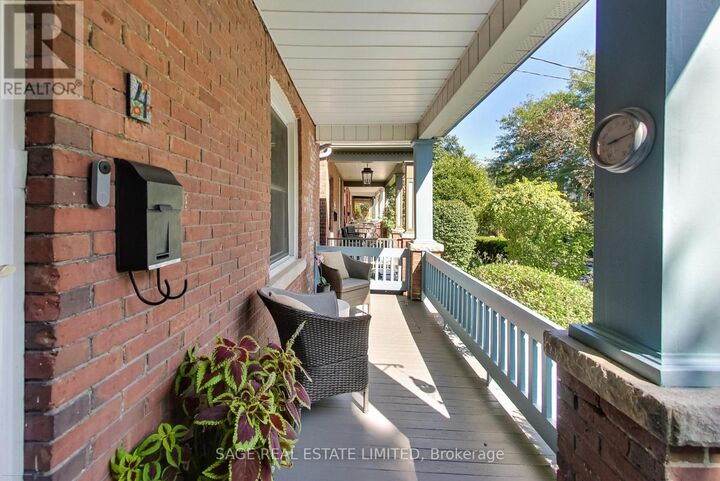 Property Photo:  4 Dingwall Avenue  ON M4K 1H1 