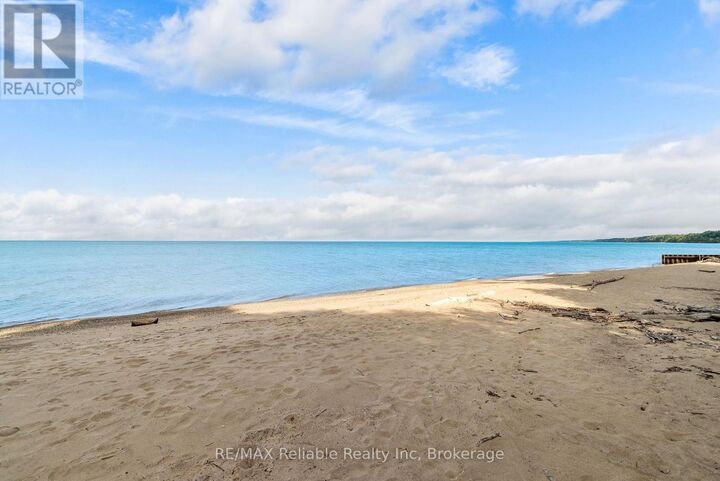 Property Photo:  74827 Dr George Smith Avenue  ON N0M 1G0 