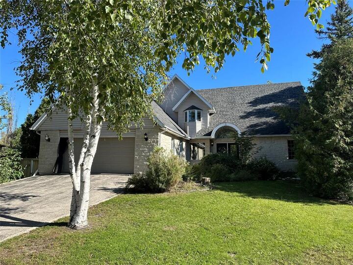 Property Photo:  5 Fishman Place  MB R9A 1K2 