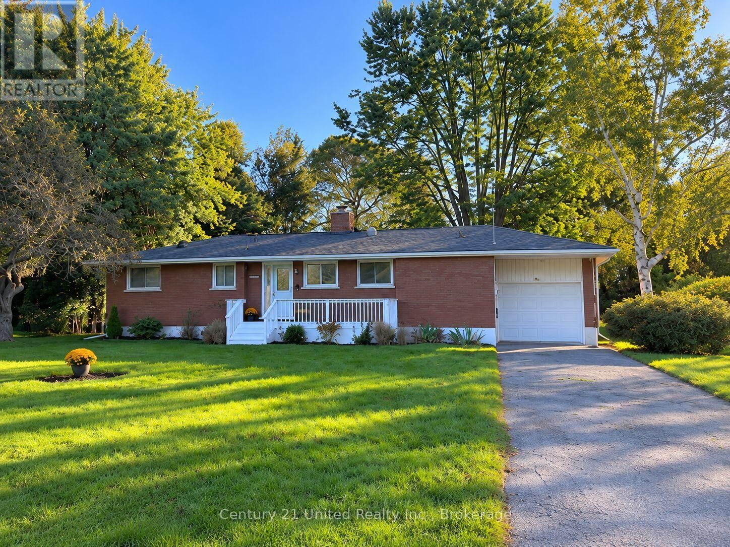 Property Photo:  44 Hamilton Avenue  ON K9A 1W1 