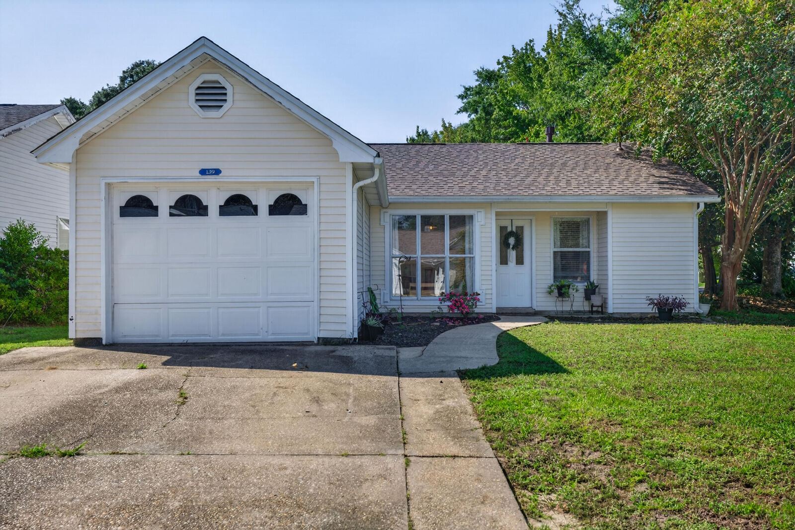 Property Photo: 139 Midland Court FL 32578