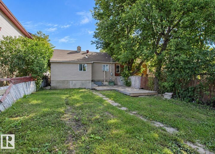 Property Photo:  11524 81 Street NW  AB T5B 2R8 