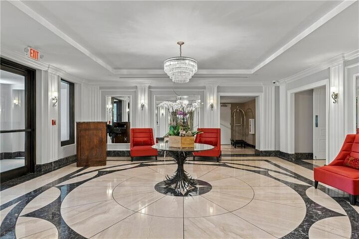Property Photo: 3376 Peachtree Road NE 42A GA 30326