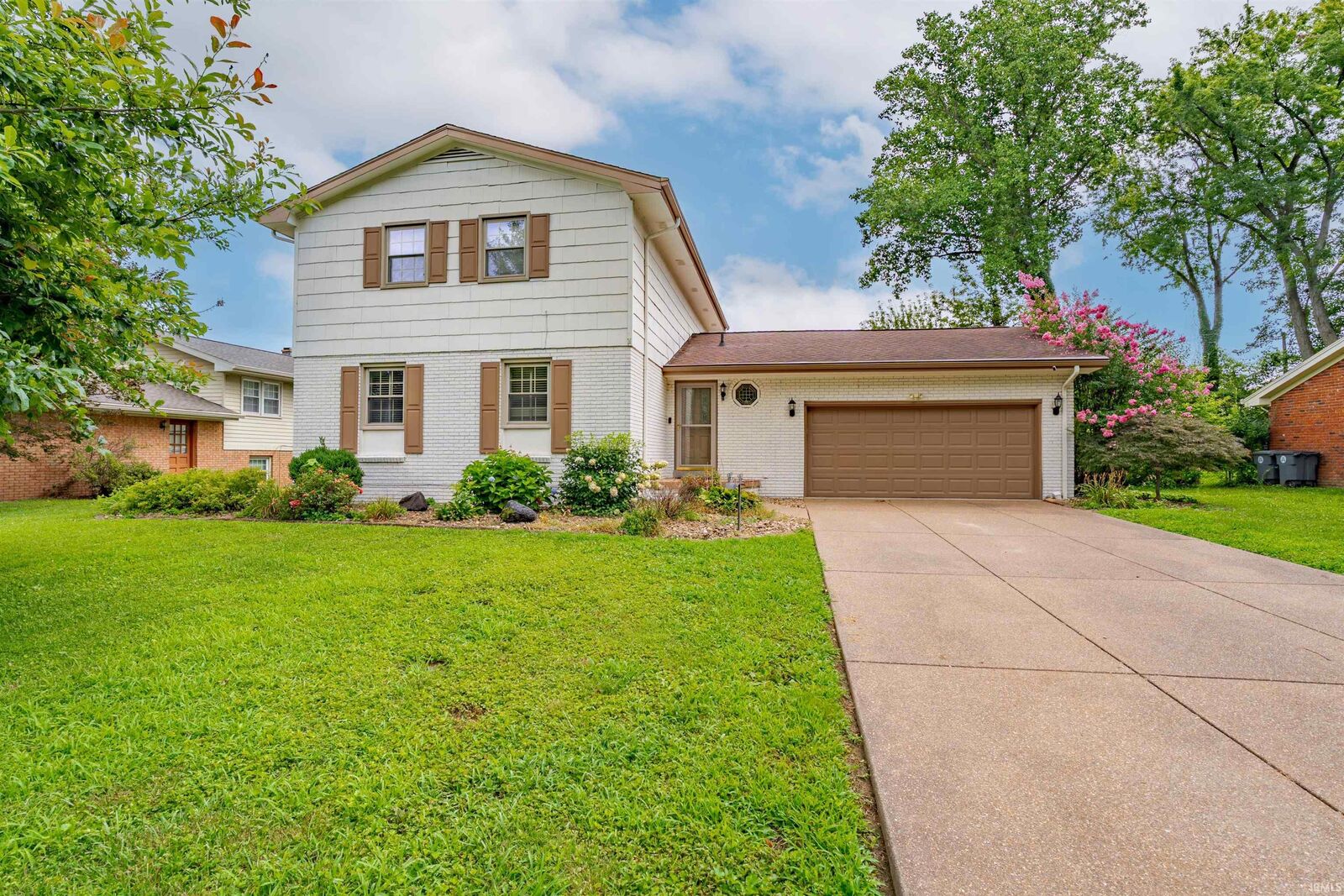 Property Photo: 208 Camden Court IN 47715