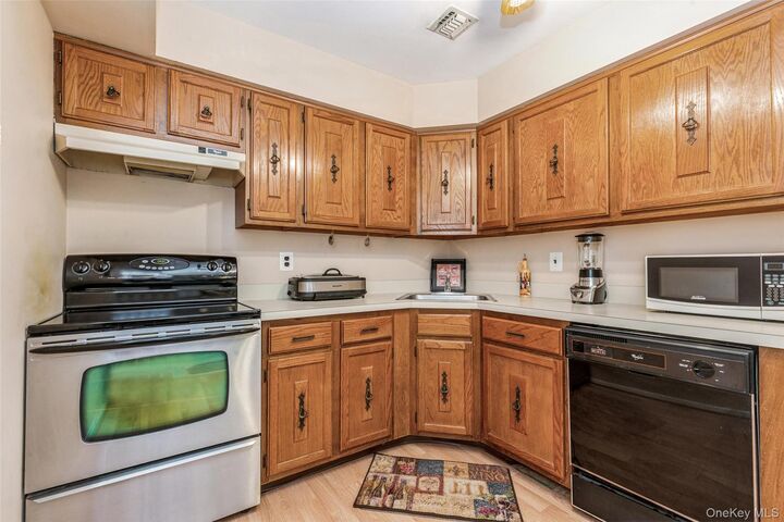 Property Photo:  6 Cambridge Drive W  NY 11726 