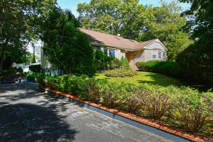 Property Photo:  4 Village Hill Drive  NY 11746 