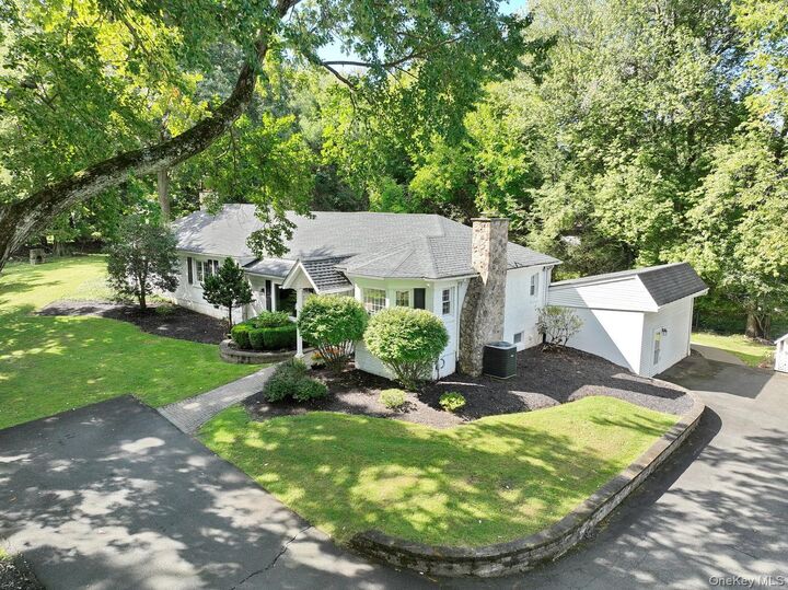 Property Photo:  11 Muir Lane  NY 10956 