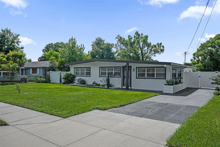 Property Photo:  4870 Seminole Avenue  FL 32792 