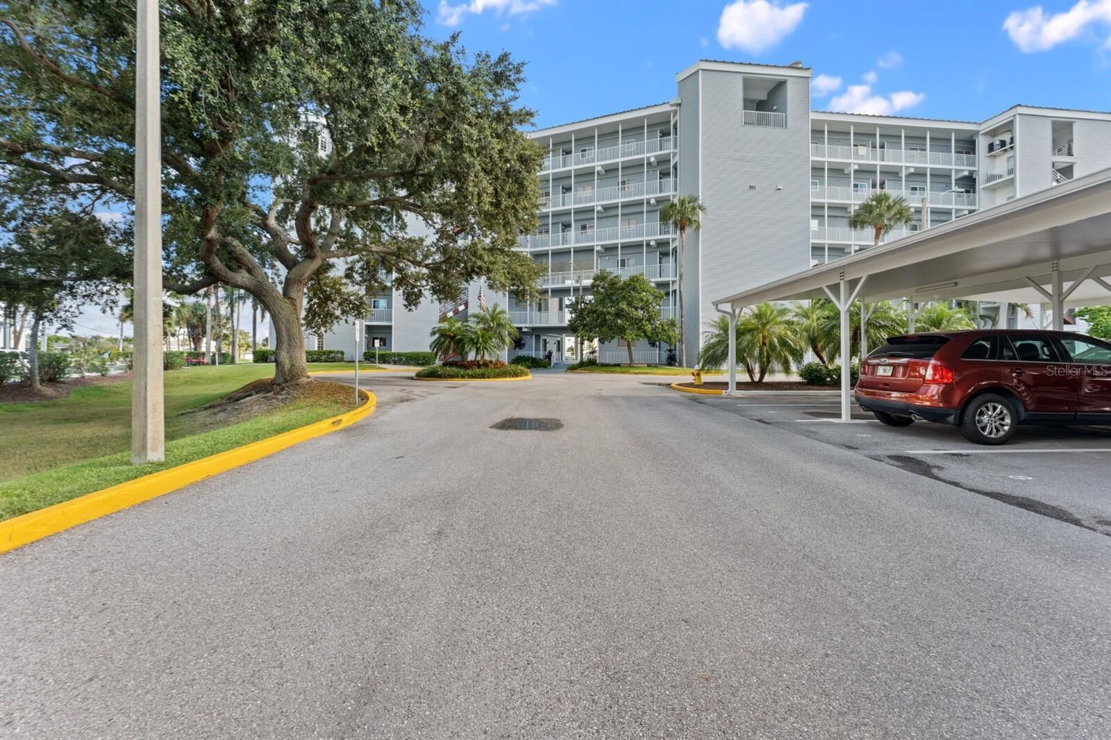 Property Photo:  610 Island Way 408  FL 33767 