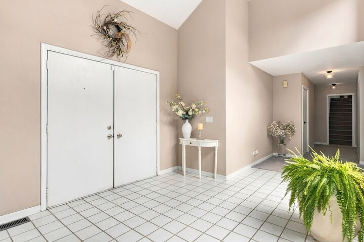 Property Photo:  1923 Hillside Lane  IL 60532 
