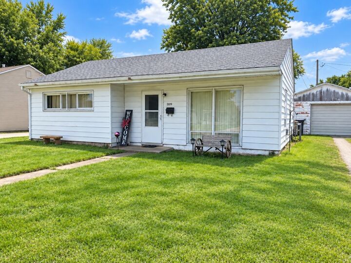 Property Photo: 1109 Harvey Drive IL 61081