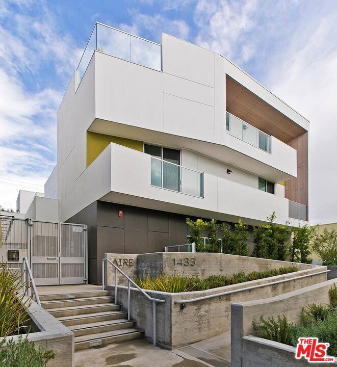 Property Photo:  1433 14th Street 15  CA 90404 