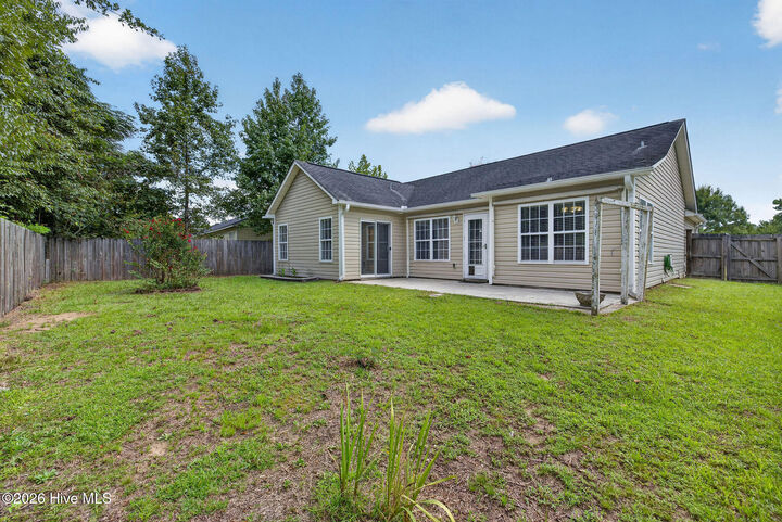 Property Photo: 214 Gardenview Court NE NC 28451