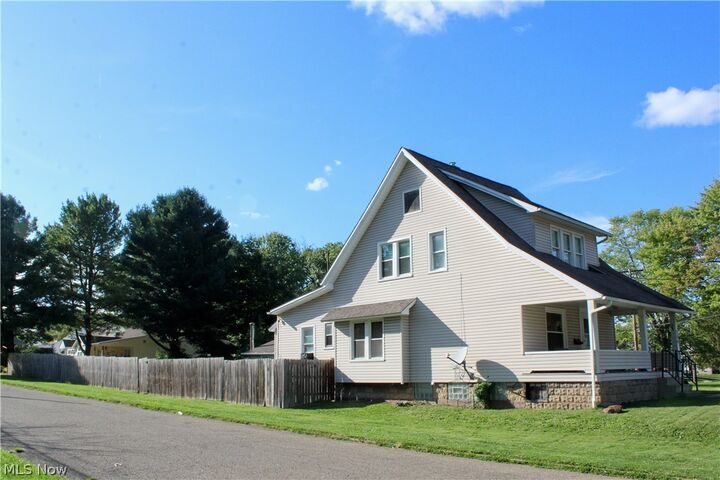 Property Photo:  306 S Hazelwood Avenue  OH 44509 