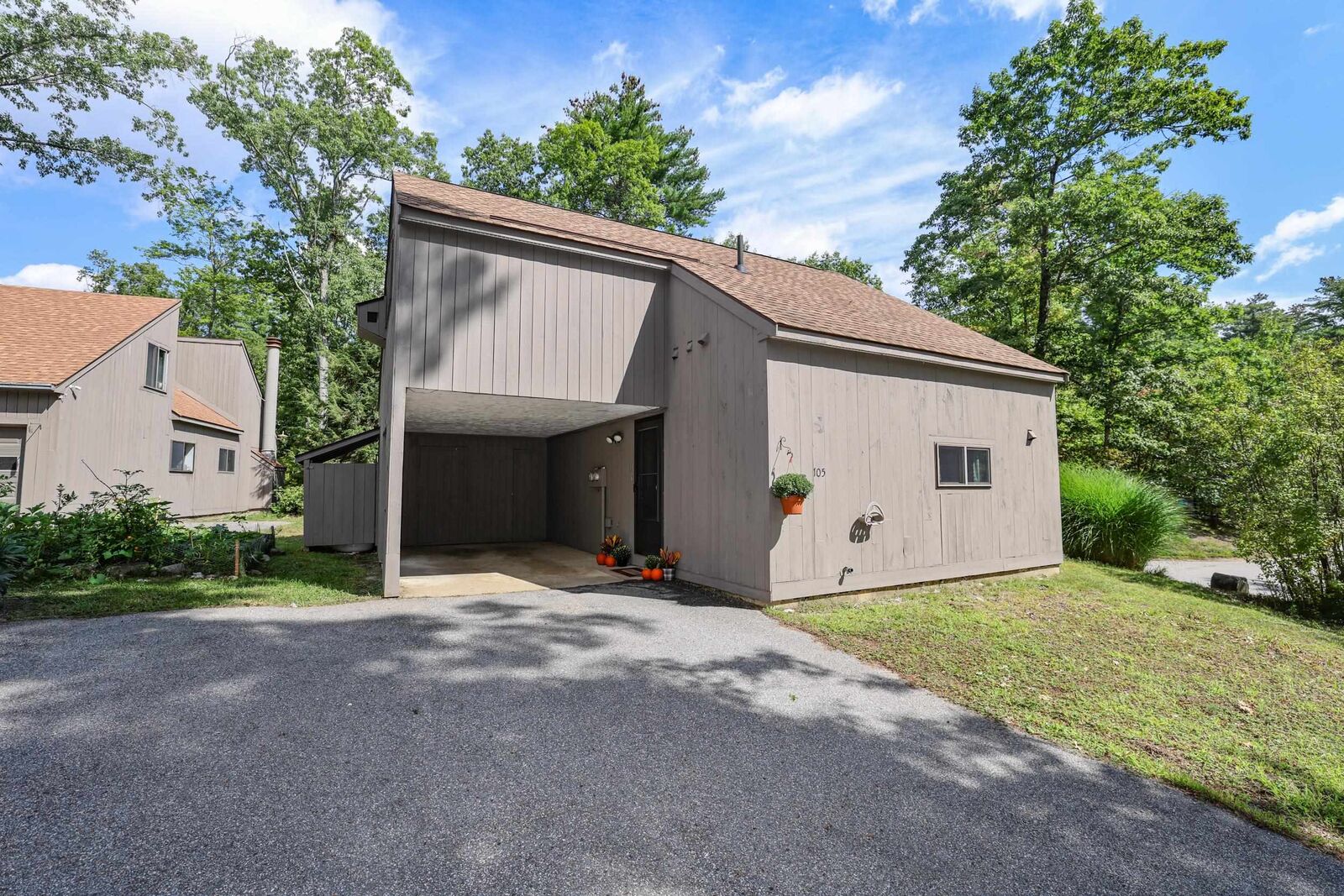 Property Photo: 105 Coburn Woods Drive NH 03063