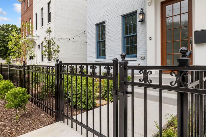 Property Photo:  351 SE 4th Street  AR 72712 