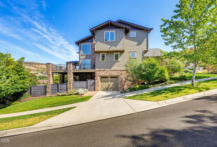 Property Photo:  123 Monterey Drive  OR 97504 