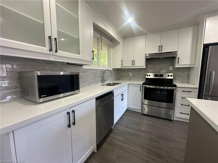 Property Photo:  16 Poplar Street Upper  ON N3Y 1B2 
