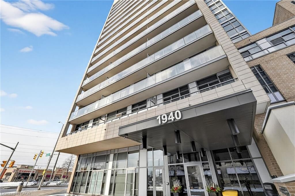 Property Photo:  1940 Ironstone Drive 1006  ON L7L 0E4 