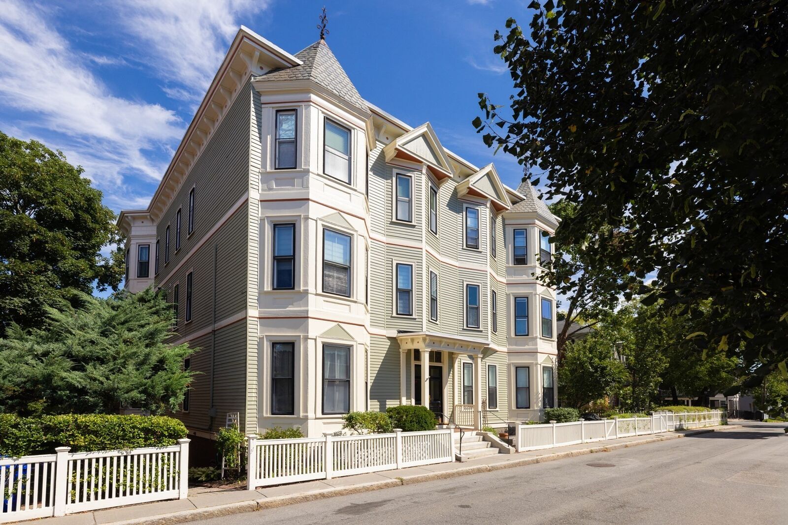 Property Photo: 38 Linden St 4 MA 02445