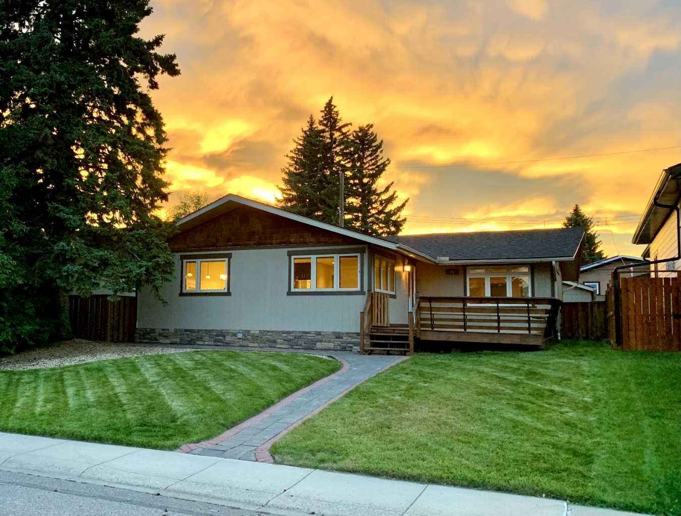 Property Photo:  23 Brown Crescent NW  AB T2L 1N4 