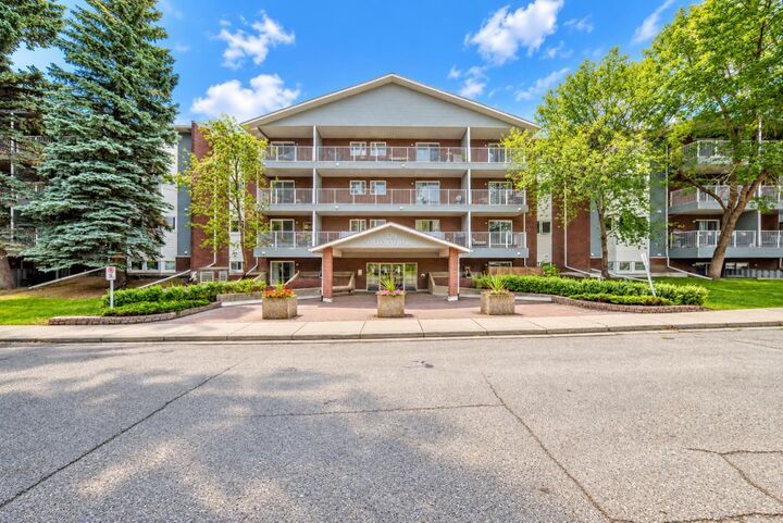 Property Photo:  525 56 Avenue SW 1P  AB T2Y 4Z9 