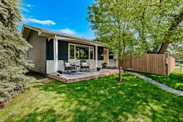 Property Photo:  10704 Maplecrest Road SE  AB T2J 1X9 
