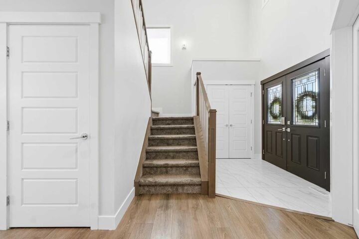 Property Photo:  129 Kingsbury Close SE  AB T4A 0R4 