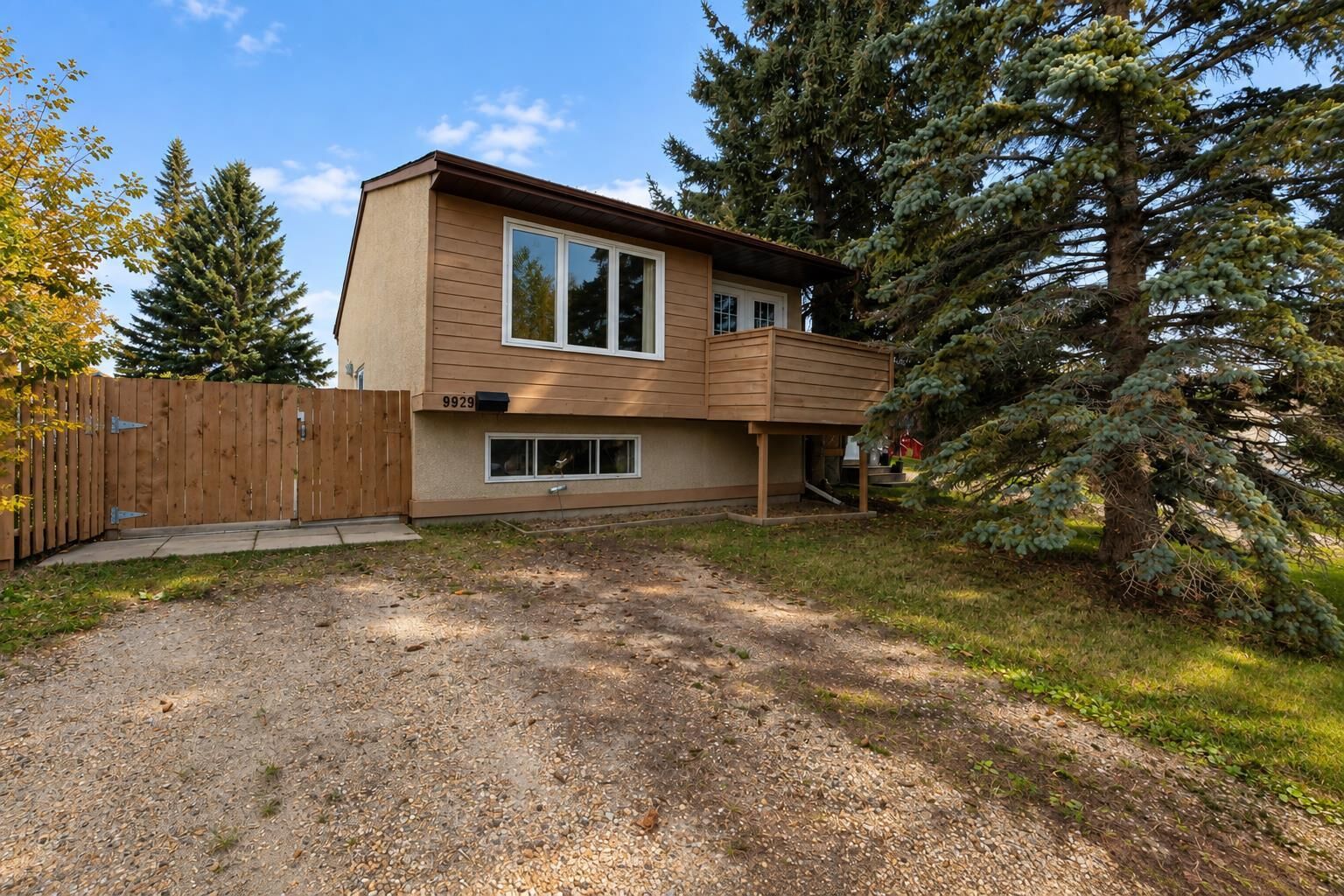 Property Photo:  9929 71 Avenue  AB T8V 5T4 